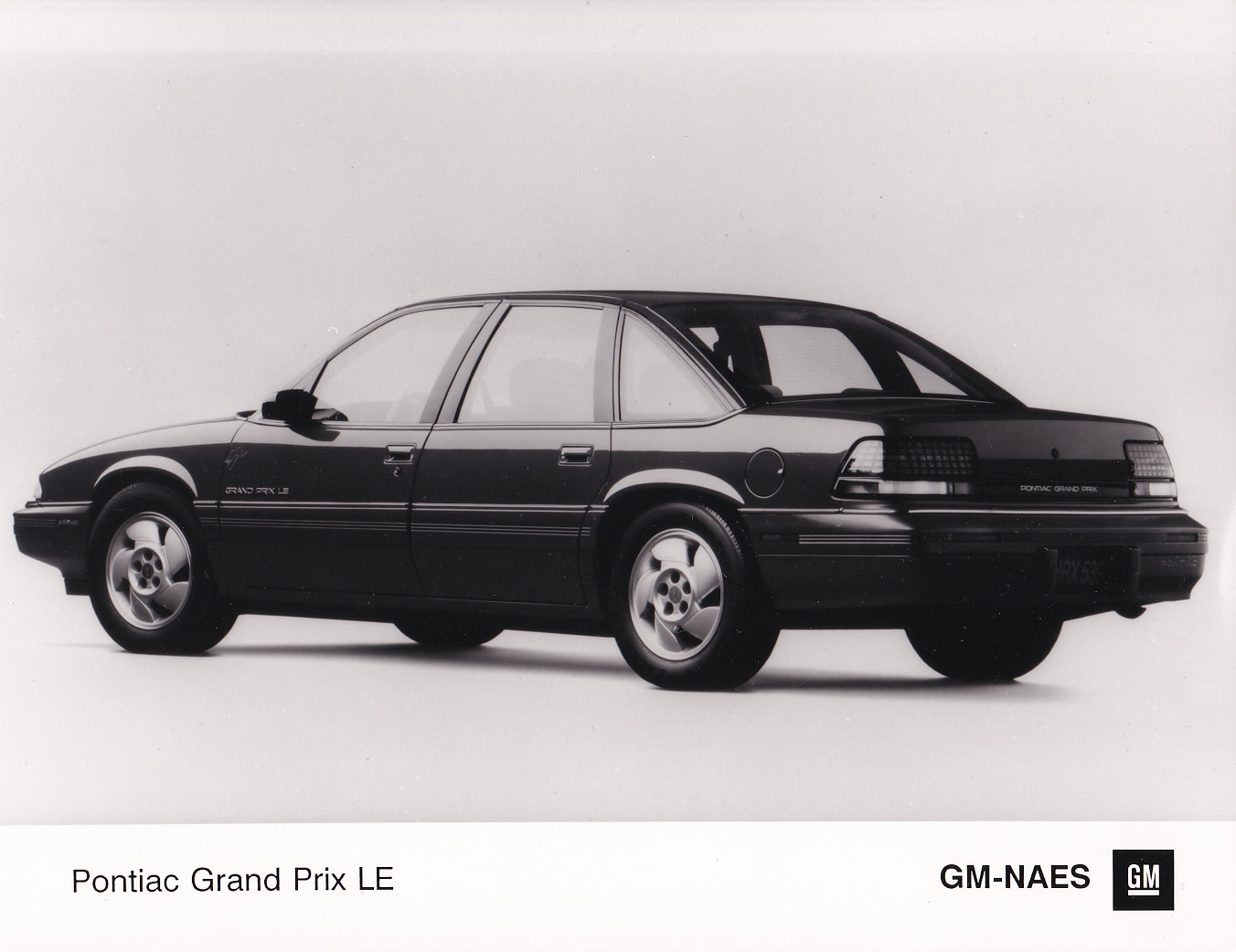 Pontiac Grand Prix LE - large press photo - US [export] - circa 1991
