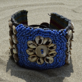 Flower on Ikat beads - Blue - Hot lava