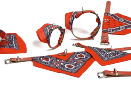 Lederen halsband met rood doekje 35cm