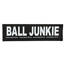 Julius K9 Tekstlabel BALL JUNKIE klein 2st