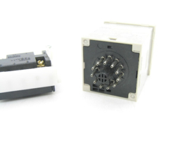 Omron H3CR-A 100/240VAC 100/125VDC