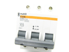 Merlin-Gerin C32N U-25A-N°35 21677
