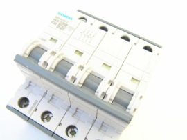 Siemens 5SY4432-7 C32