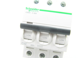 Schneider Electric iC65N C32