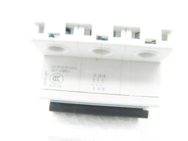 Schneider Electric iC65N C32