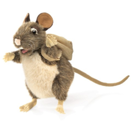 Rat met rugzak