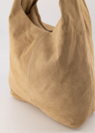 Suede leren ruime hand- schoudertas met rits, zand - Loreen
