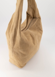 Suede leren ruime hand- schoudertas met rits, zand - Loreen
