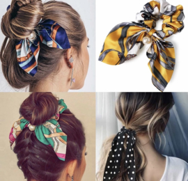 Scrunchies met  printje met parel oker