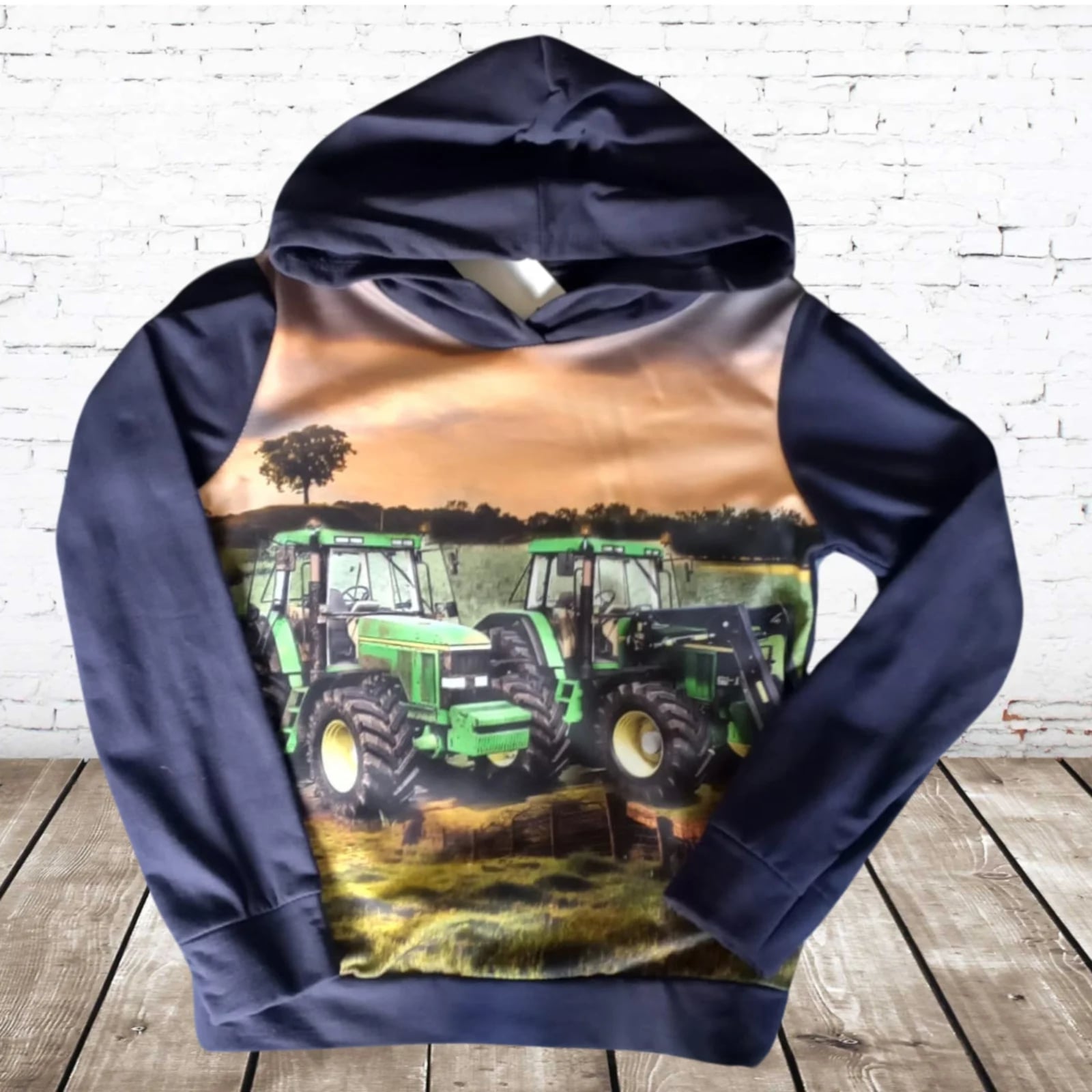 Hoodie met John deere trekker 146/152