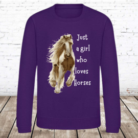 Sweater Just a girl who loves horses paars
