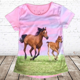 Roze t-shirt met paard en veulen