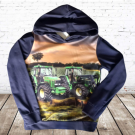 Hoodie met John deere trekker 146/152