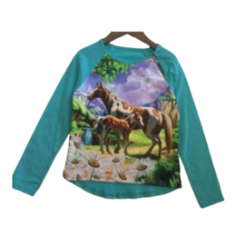 Mint groen shirt met paard en veulen