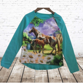 Mint groen shirt met paard en veulen