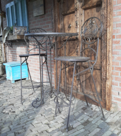 TUINSET 2 BARSTOELEN EN TAFEL