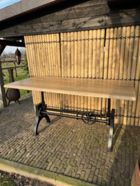 HUPE OPDRAAITAFEL MET EIKEN BLAD BOOMKANT