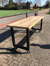 Eettafel op wielen