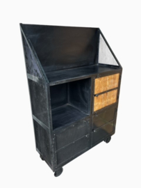 Wandkast op wielen