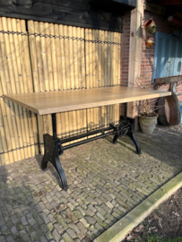 HUPE OPDRAAITAFEL MET EIKEN BLAD BOOMKANT