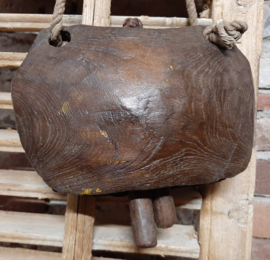 OUDE HOUTEN KOEBEL