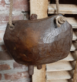 OUDE HOUTEN KOEBEL
