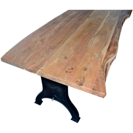 Eetafel Hupe met acacia blad boomkant