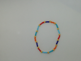 Armbandje Blauw Rood Oranje met Gouden Kralen