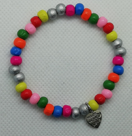 Armbandje Houten Kralen en Hartjes Bedel
