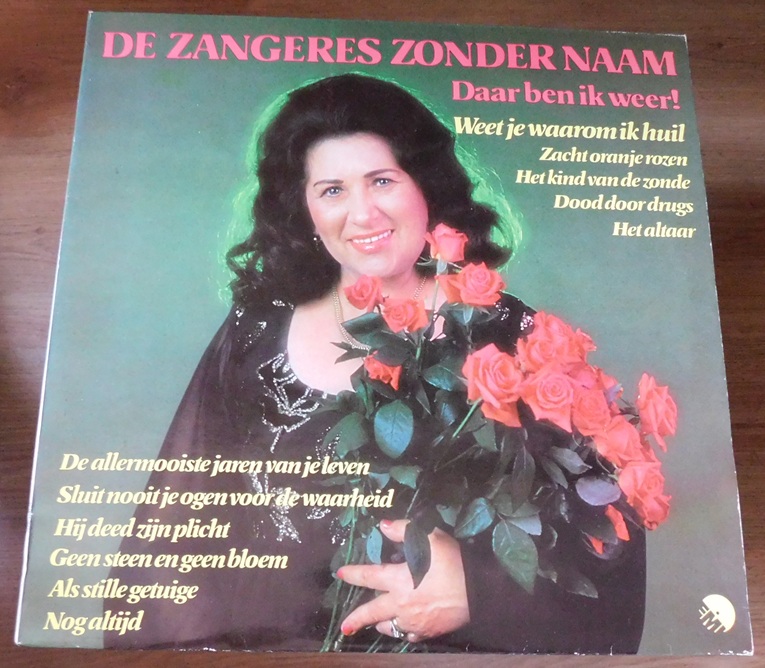De Zangeres Zonder Naam – Daar Ben Ik Weer!