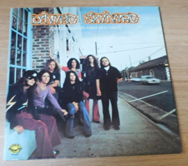 Lynyrd Skynyrd – (Pronounced 'Lěh-'nérd 'Skin-'nérd)