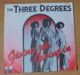 The Three Degrees - Giving Up, Giving in.