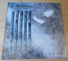 KajaGooGoo – White Feathers