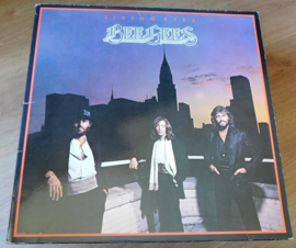 Bee Gees – Living Eyes
