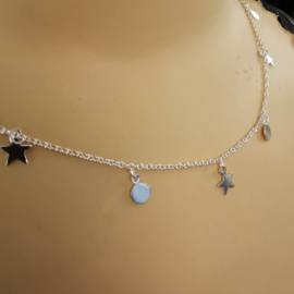 Zilveren collier met sterren en schijfjes