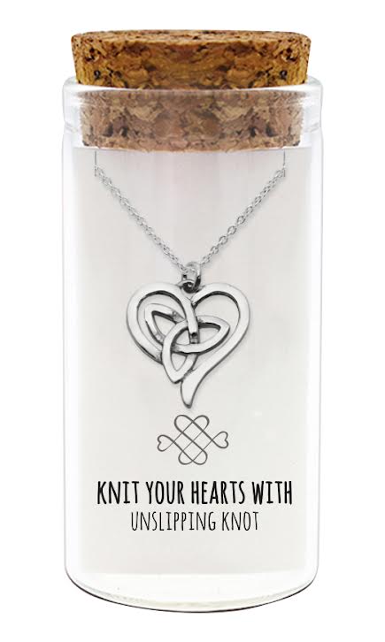 ketting met hartje en oneindige knoop