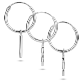 Oorring met  letter bedeltje