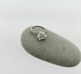 Handgemaakte zilveren moissanite ring