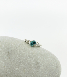 Handgemaakte zilveren moissanite ring