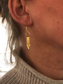 vergulde oorhangers met druppels
