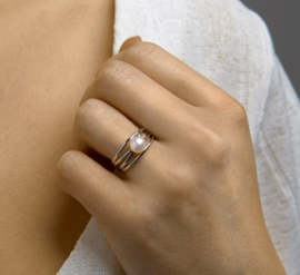 Zilveren ring zoetwaterparel