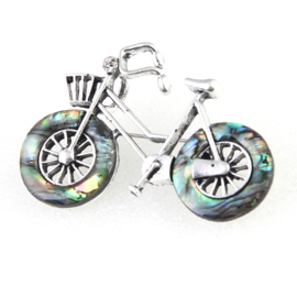 broche: fiets met parelmoer