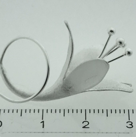 Zilveren oorhangers met bloem