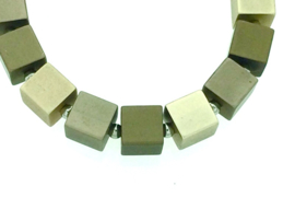 Handgemaakt bruin / goud en zilver-kleurig armband met vierkante blokjes op edelstaal