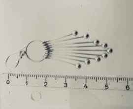 Zilveren oorhangers cirkel met staafjes