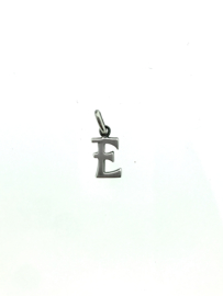 Zilveren letter bedel E