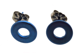 Titanium oorstekers open cirkel licht blauw