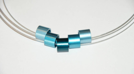 Tjongejonge collier buizen blauwtinten