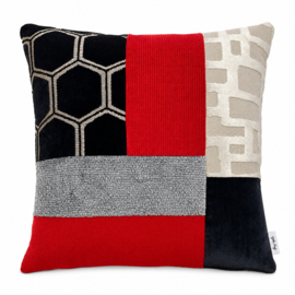 Patchwork sierkussen 45 x 45 cm rood, zwart en wit