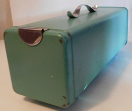 Vintage mintgroene emaille ontbijtkoekblik
